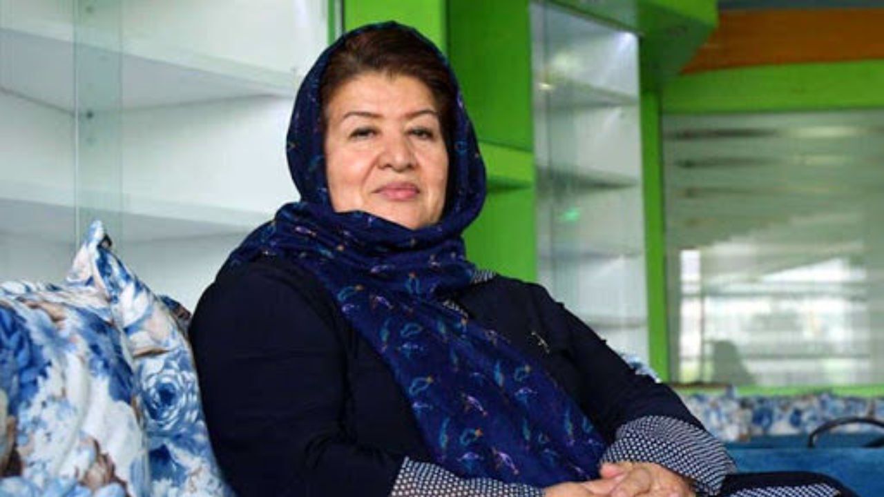 پوران درخشنده سرانجام «هیس پسرها گریه نمی‌کنند» را می‌سازد
