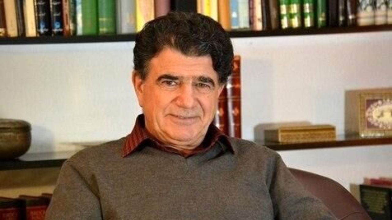 آبی را که مولانا روان ساخته، از دست شجریان می‌نوشم