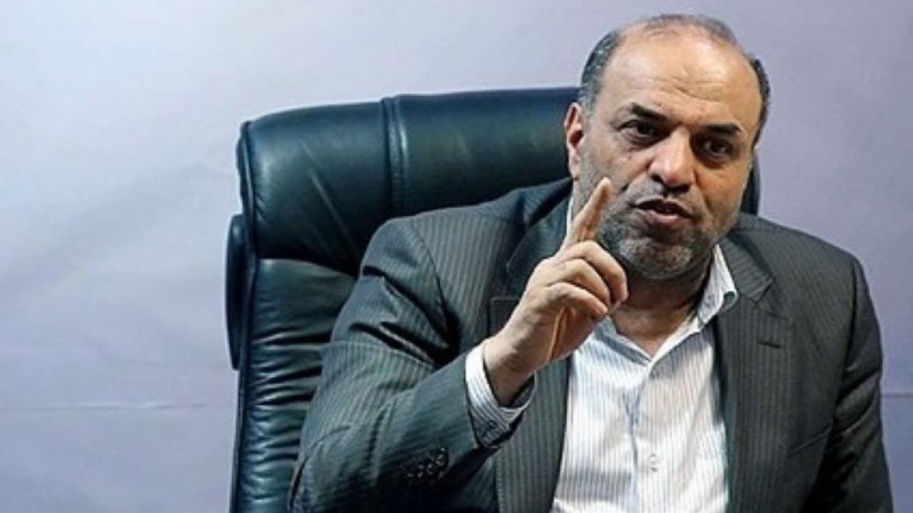 منتقدین بر مشکلات درون‌مرزی و برون‌مرزی کشور نیافزایند