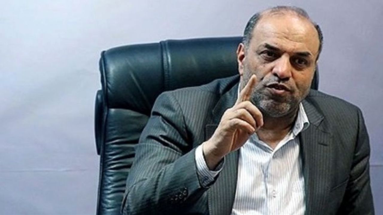منتقدین بر مشکلات درون‌مرزی و برون‌مرزی کشور نیافزایند