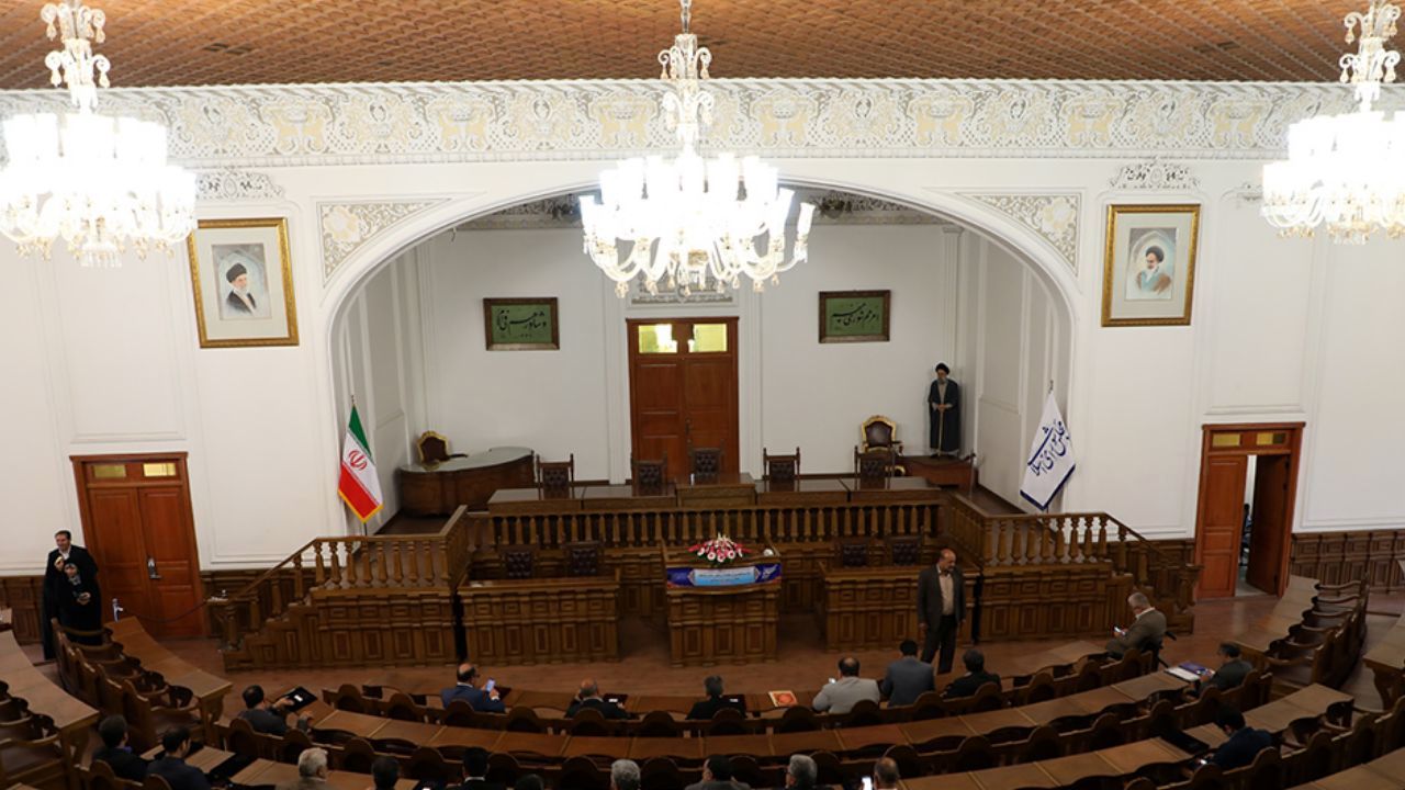 از سکوت «خانه ملت» تا تصاحب کاخ دولت / خانه ملت آلوده به استفاده از امکانات دولتی برای تبلیغات انتخاباتی است؟