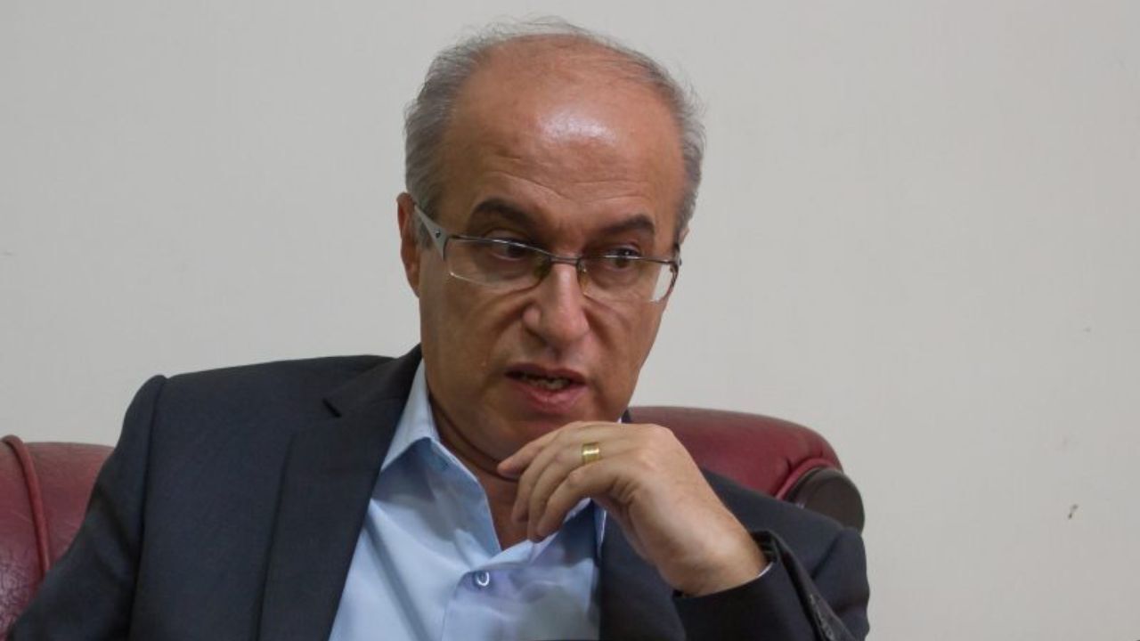 حداقل رئیس کمیسیون بهداشت و رئیس مجلس باید عضو ستاد کرونا می‌شدند