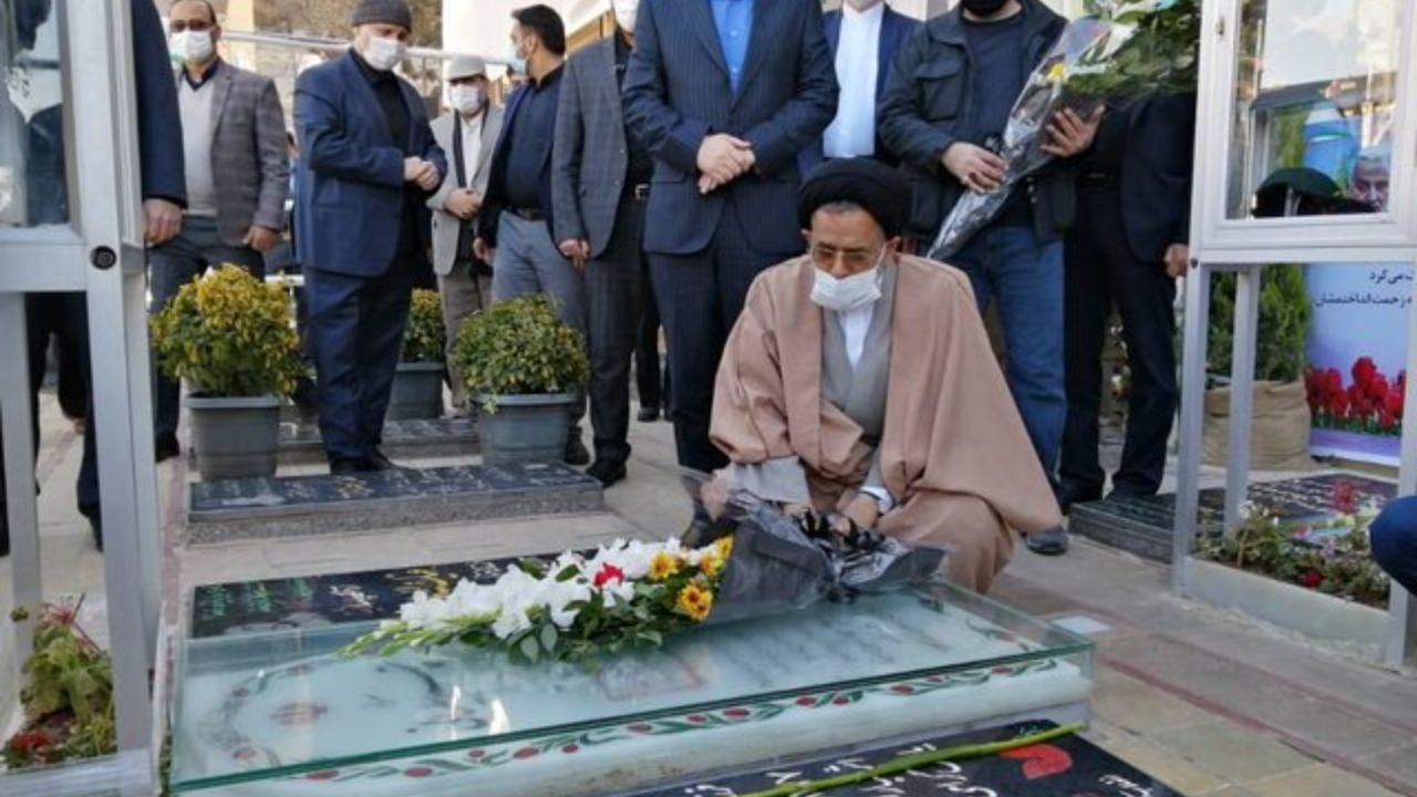 حضور وزیر اطلاعات بر سر مزار حاج قاسم سلیمانی