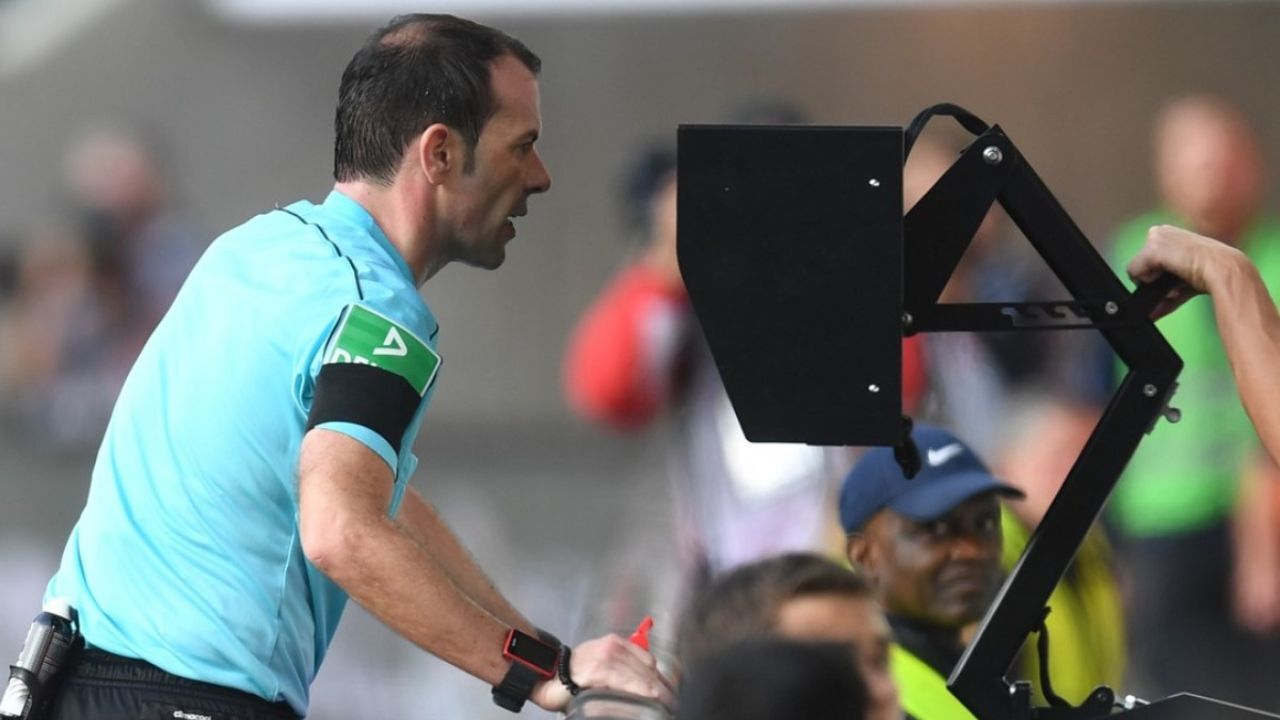 داستان VAR و مقاومت فوتبال ایران در مقابل دانستن