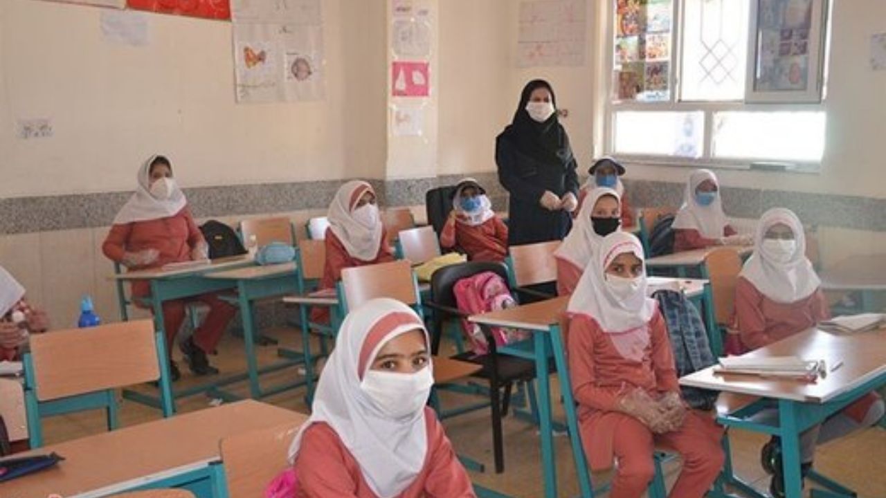 بازگشایی مدارس در مناطق زر و آبی / حضور اختیاری است