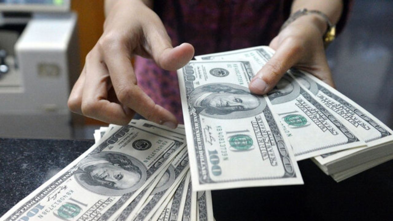 نرخ دلار 22 هزار و 430 تومان است