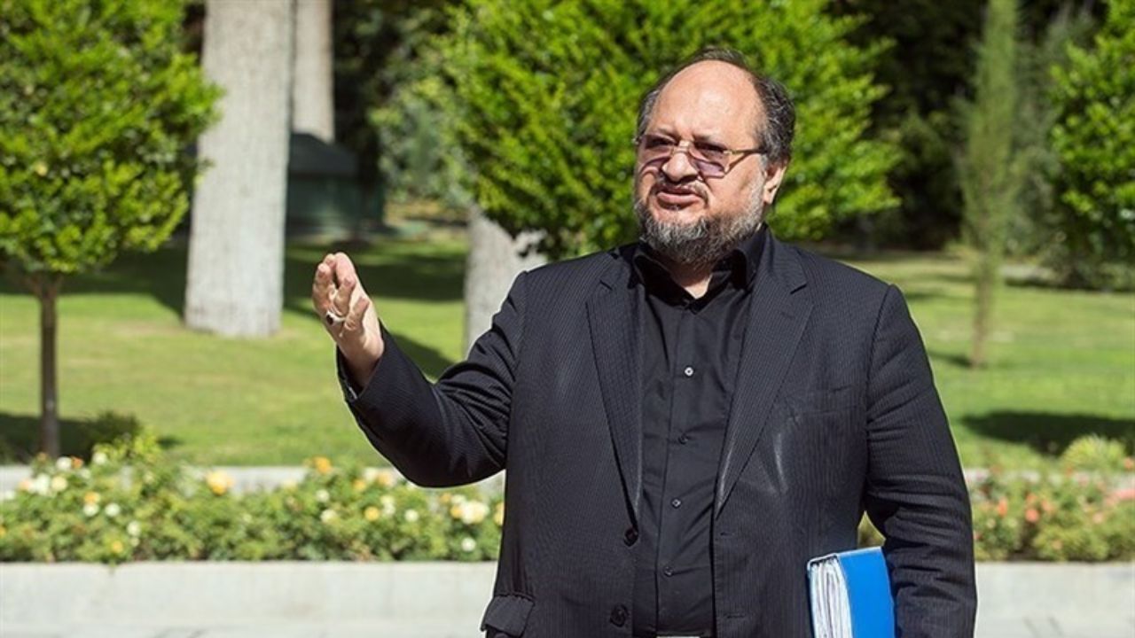 شریعتمداری: بعضی نه در آزادی بیان که در آزادی توهین هم چک سفید امضا دارند