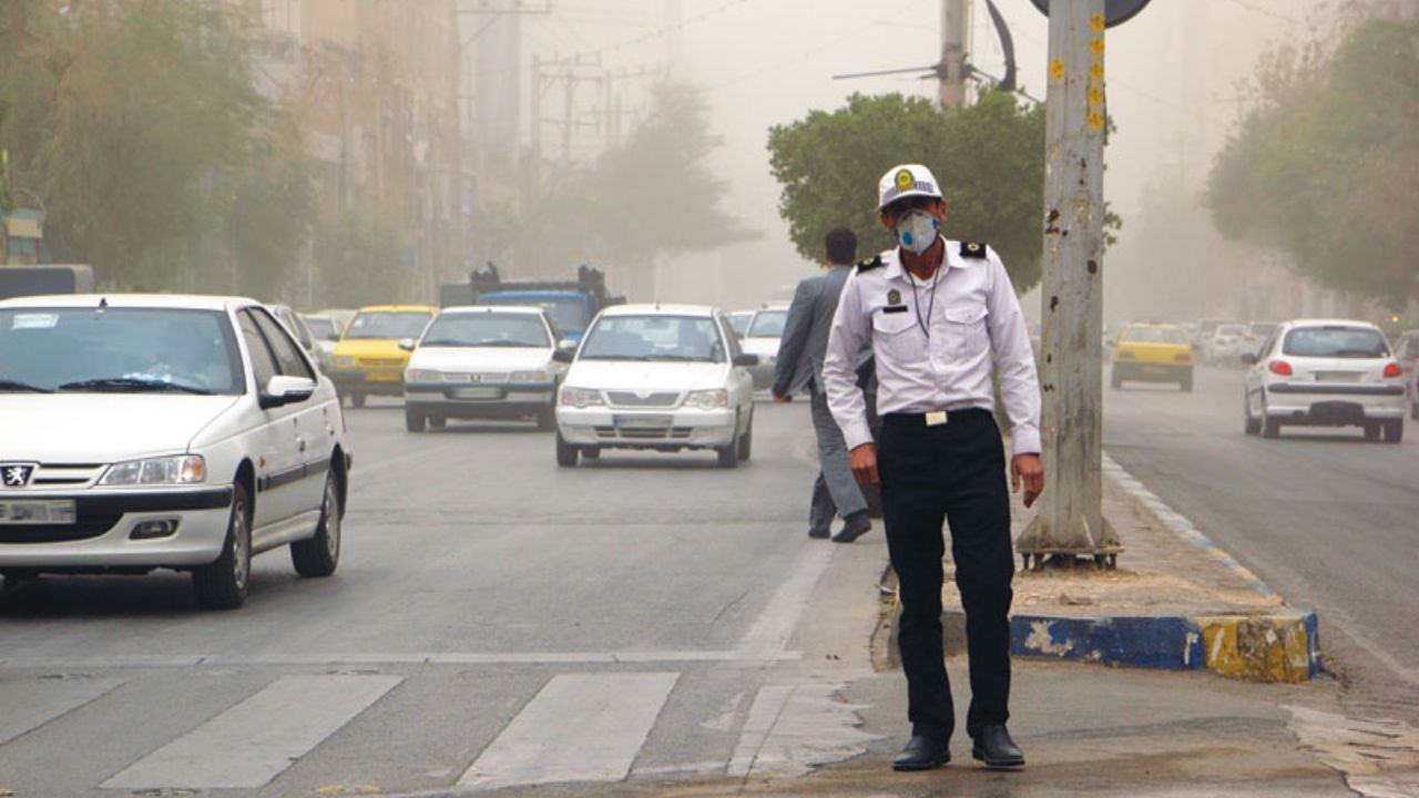 جناب عنابستانی، کدام سرباز راهور باتوم دارد؟+ عکس