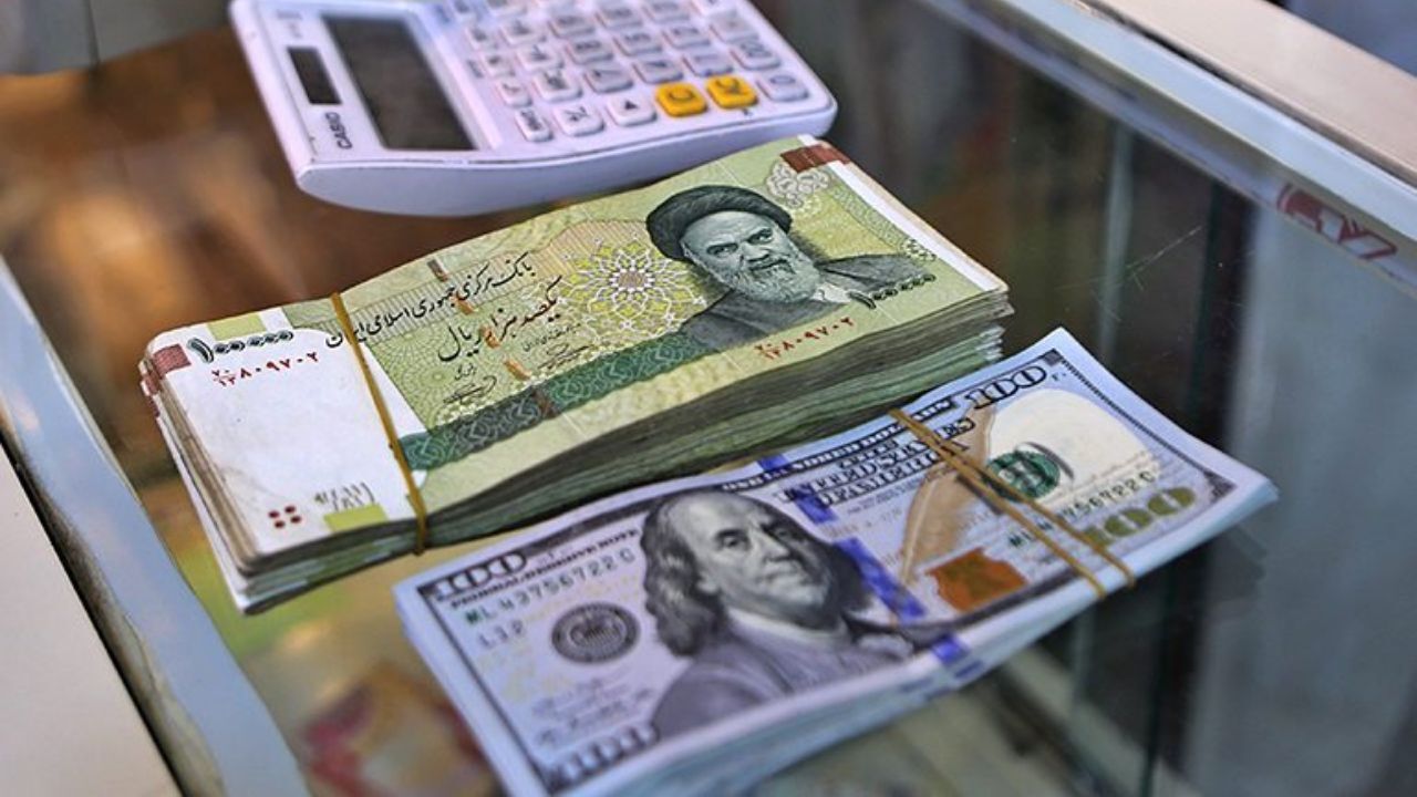 عقب نشینی دلار در بازار جهانی و داخلی ریال را تقویت می‌کند