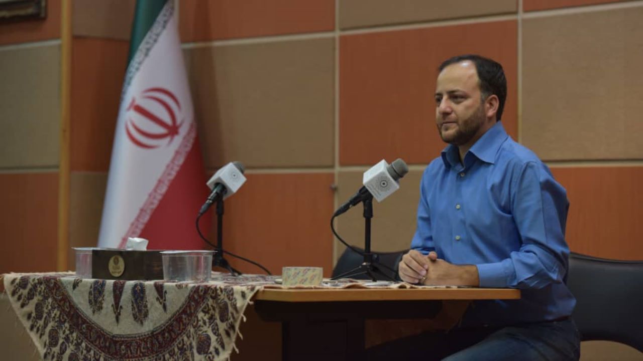 در خطر بودن هنرمندان در ابتلا به ویروس کرونا به حقوق مخاطب هم لطمه می‌زند / قرار است هنرمندان واکسن بزنند تا در حوزه امنیت سلامت روانی جامعه فعالیت کنند / واکسیناسیون باید برای هنرمندانی باشد که در معرض خطر هستند