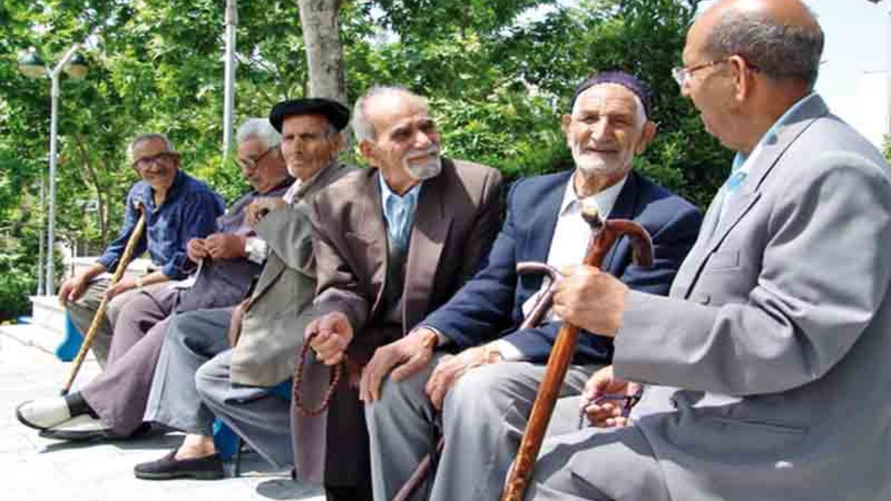 مجلس به مطالبات جامعه کارگری و بازنشستگی توجه کند