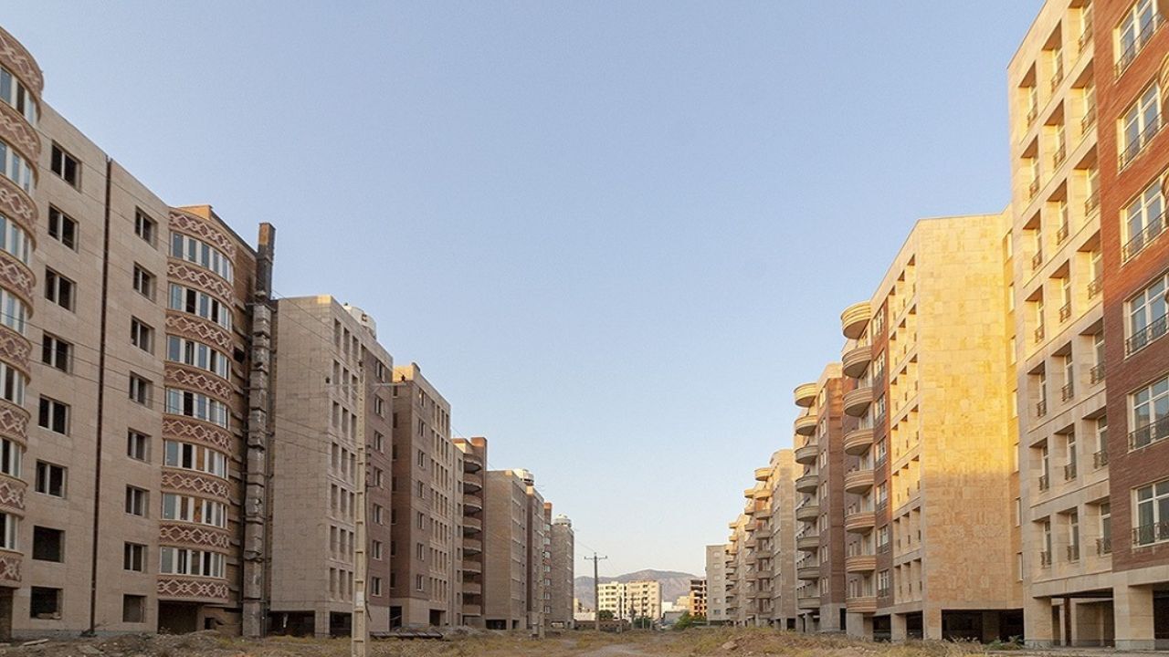 تحویل 12000 واحد مسکونی به سیل زدگان و محرومان