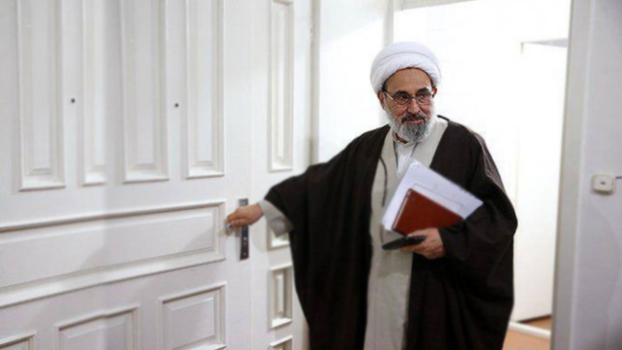 حاج‌آقامرتضی تهرانی فرمودند مواضع و کارهای آیت‌الله خامنه‌ای در حد یک انسان عادی نیست/ ده مرجع تقلید، یک سوم آنچه را که ایشان انجام می‌دهند، نمی‌توانند انجام دهند/ امام با قاطعیت فرمودند درس آقای منتظری را چاپ نکنید