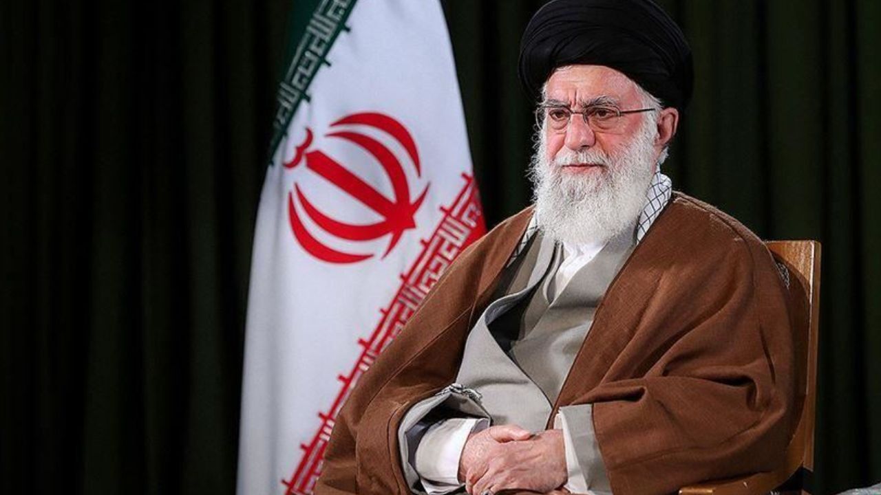 جمهوری اسلامی سر ناسازگاری با دنیا ندارد/ انقلاب اسلامی مضمون بعثت پیامبر را تجدید کرد/ جوانان باید با استفاده از فرصت فضای مجازی در جامعه امیدآفرینی کنند