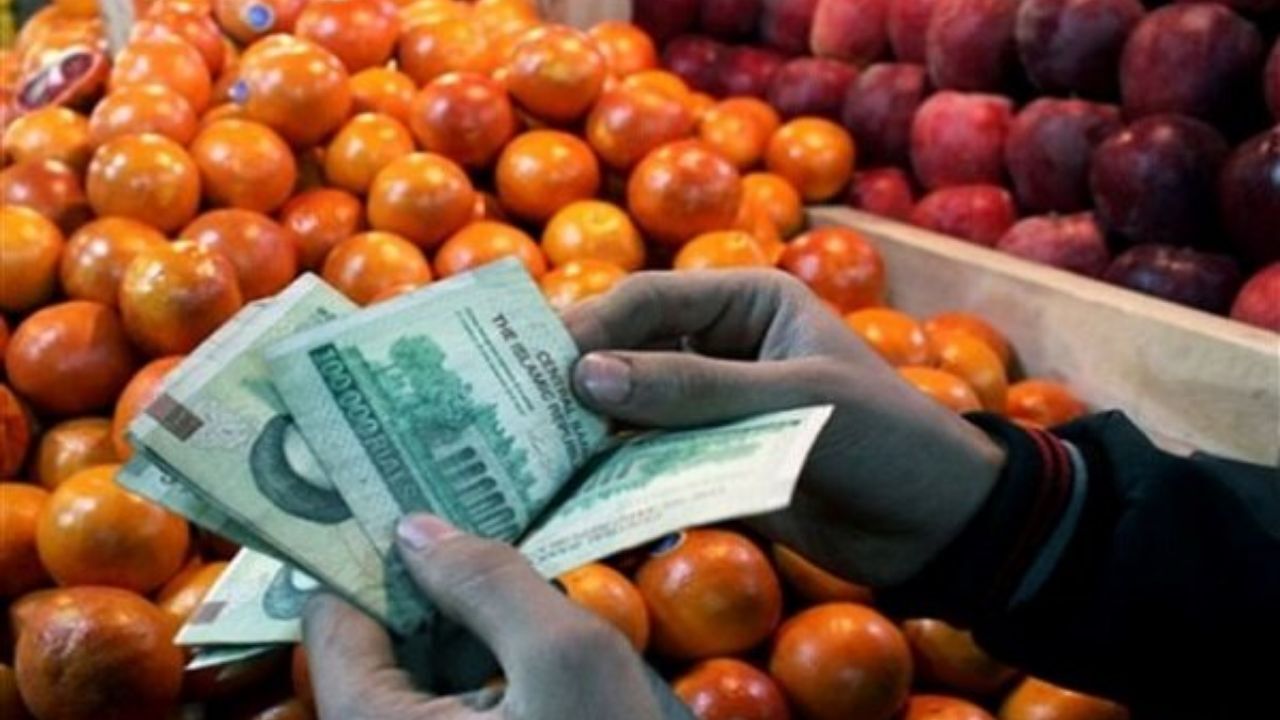 توزیع میوه شب عید به قیمت مصوب در 100 مسجد تهران