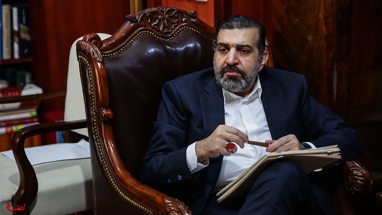 مقام معظم رهبری از ته دلش خاتمی را دوست دارد