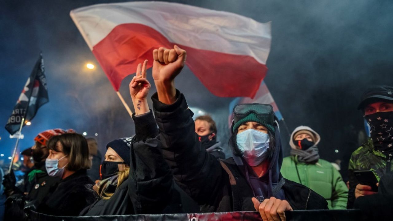 به رئیس‌جمهور گفتی احمق؟ بفرما سه سال زندان!