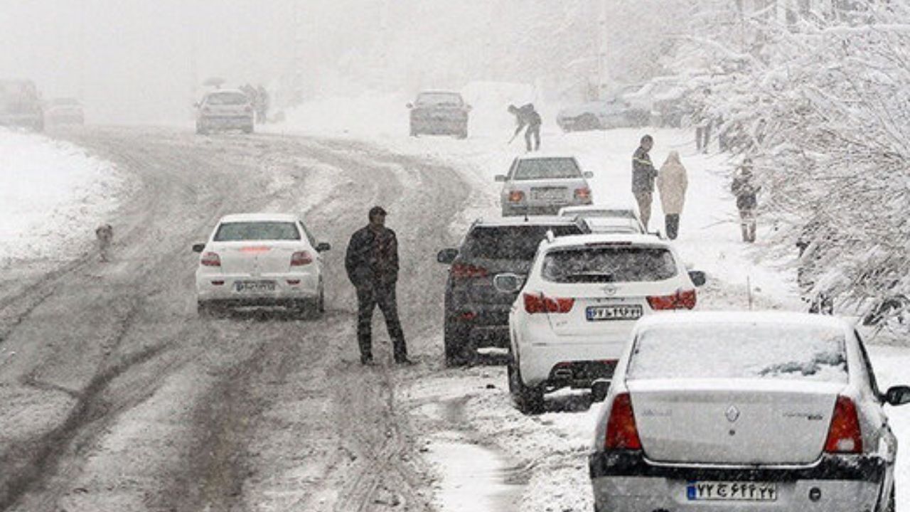 بارش برف و باران در محورهای شمالی
