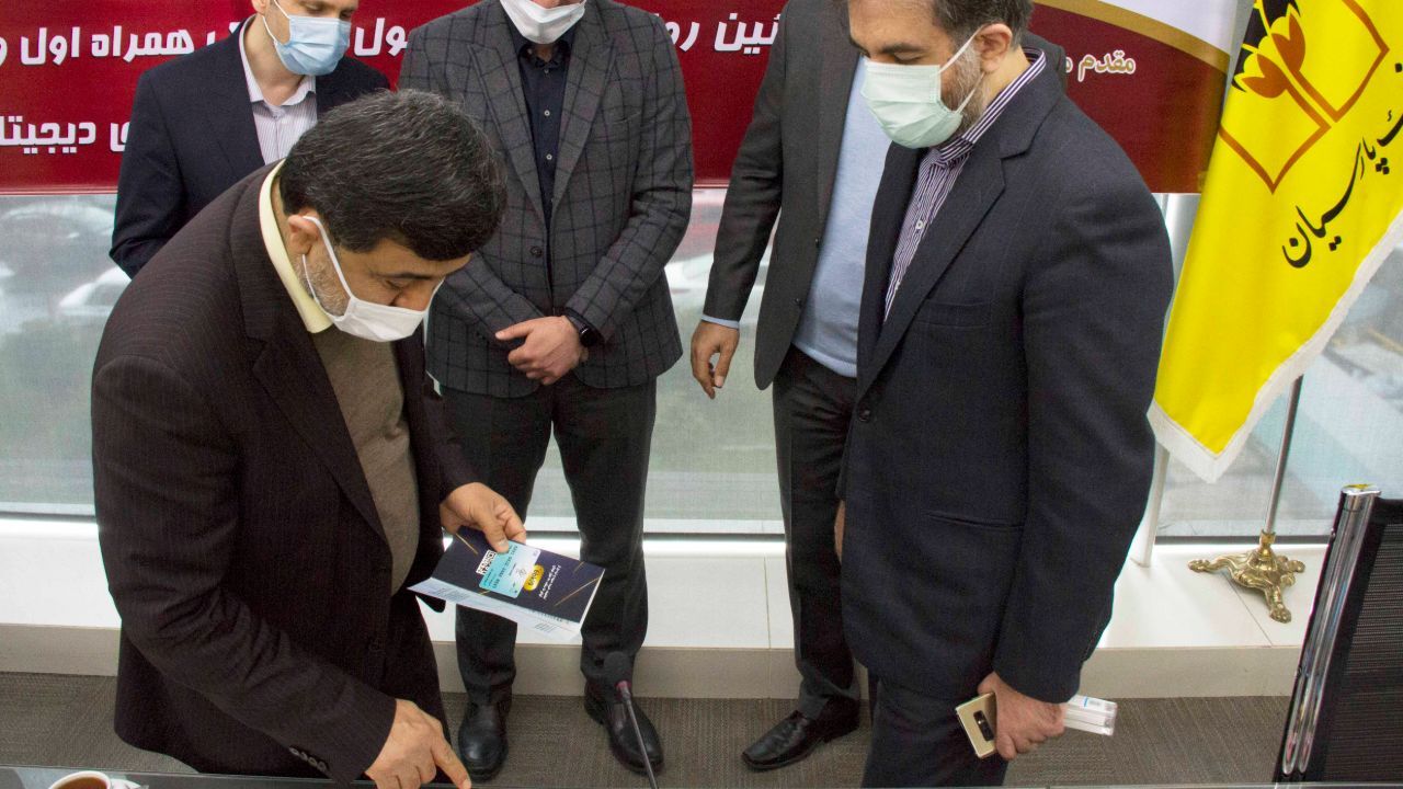 رونمایی از کیف اعتباری دیجیتال مشترک بانک پارسیان و همراه اول «همپا»