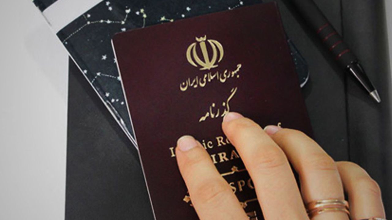 قوانین درباره خروج زنان متاهل از کشور چه می‌گویند؟ / سجادی: حق خروج از کشور زن از مرد سلب شود