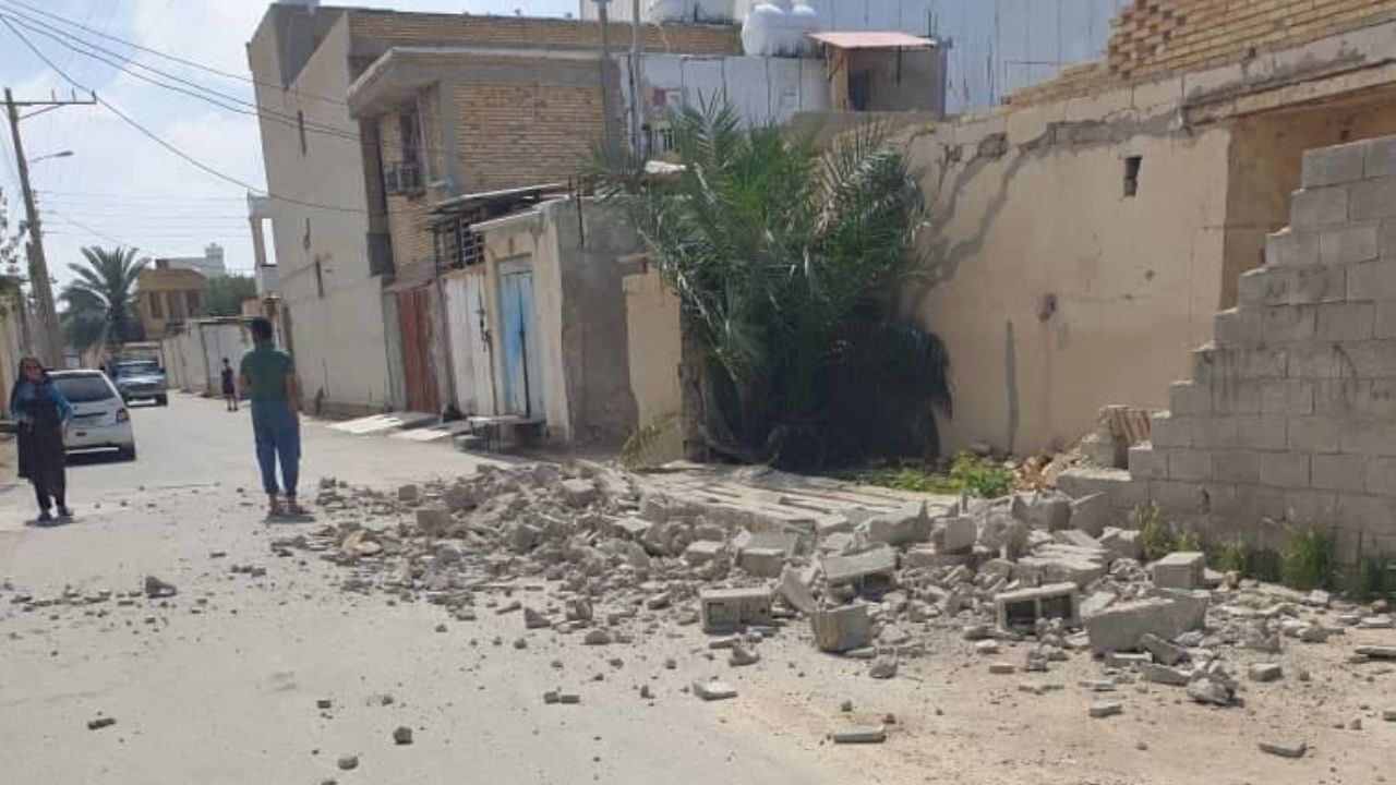 بندر گناوه در 2 ساعت 15 بار لرزید