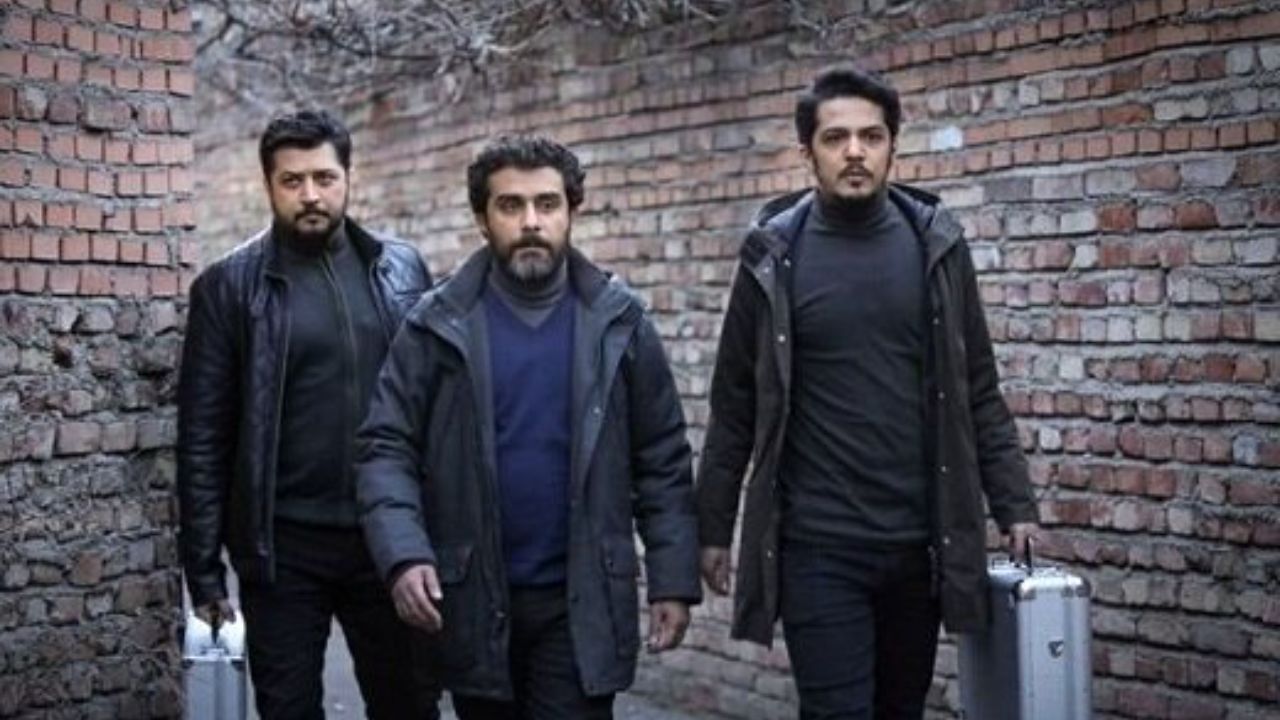 پوست خربزه‌ای که منافقین زیر پای صداوسیما انداختند!
