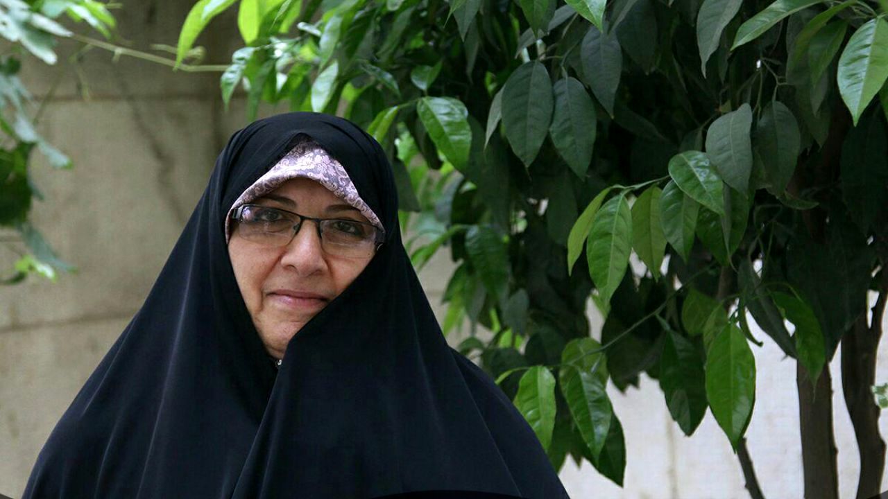 کلمه رجال دو پهلو است/ شورای نگهبان تفسیر رسمی ارائه دهد/ گزینه زن بسیاری برای انتخابات داریم/ یک کاندیدا زن خواهیم داشت