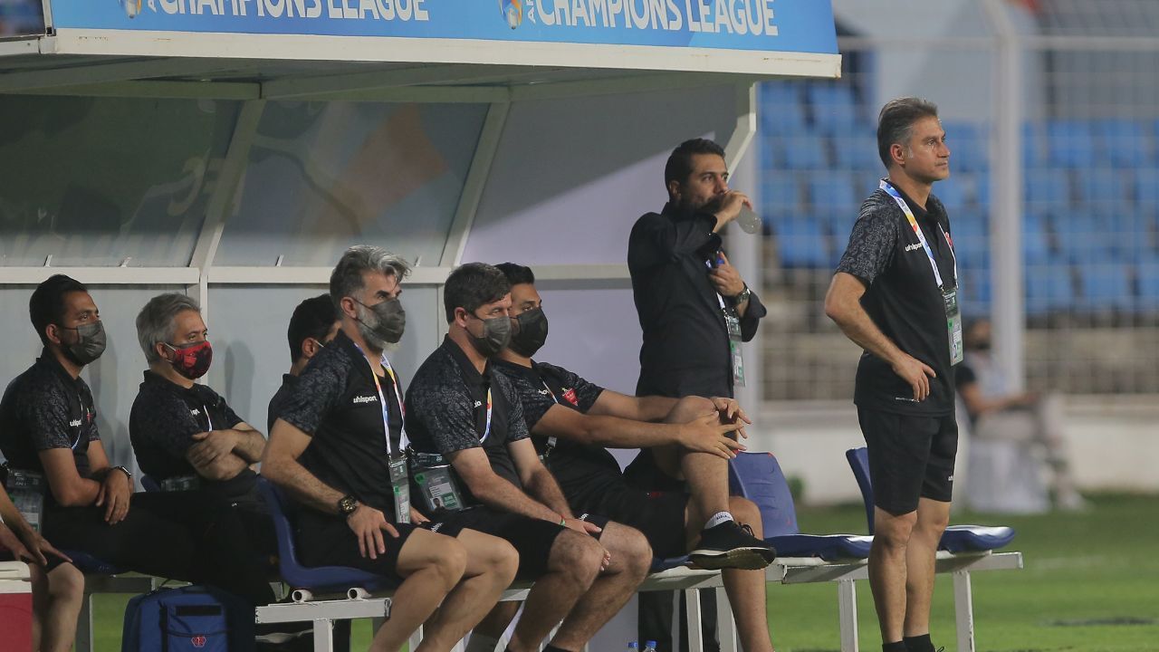 کار سخت پزشکان پرسپولیس برای مداوای مصدومان در شرایط قرنطینه