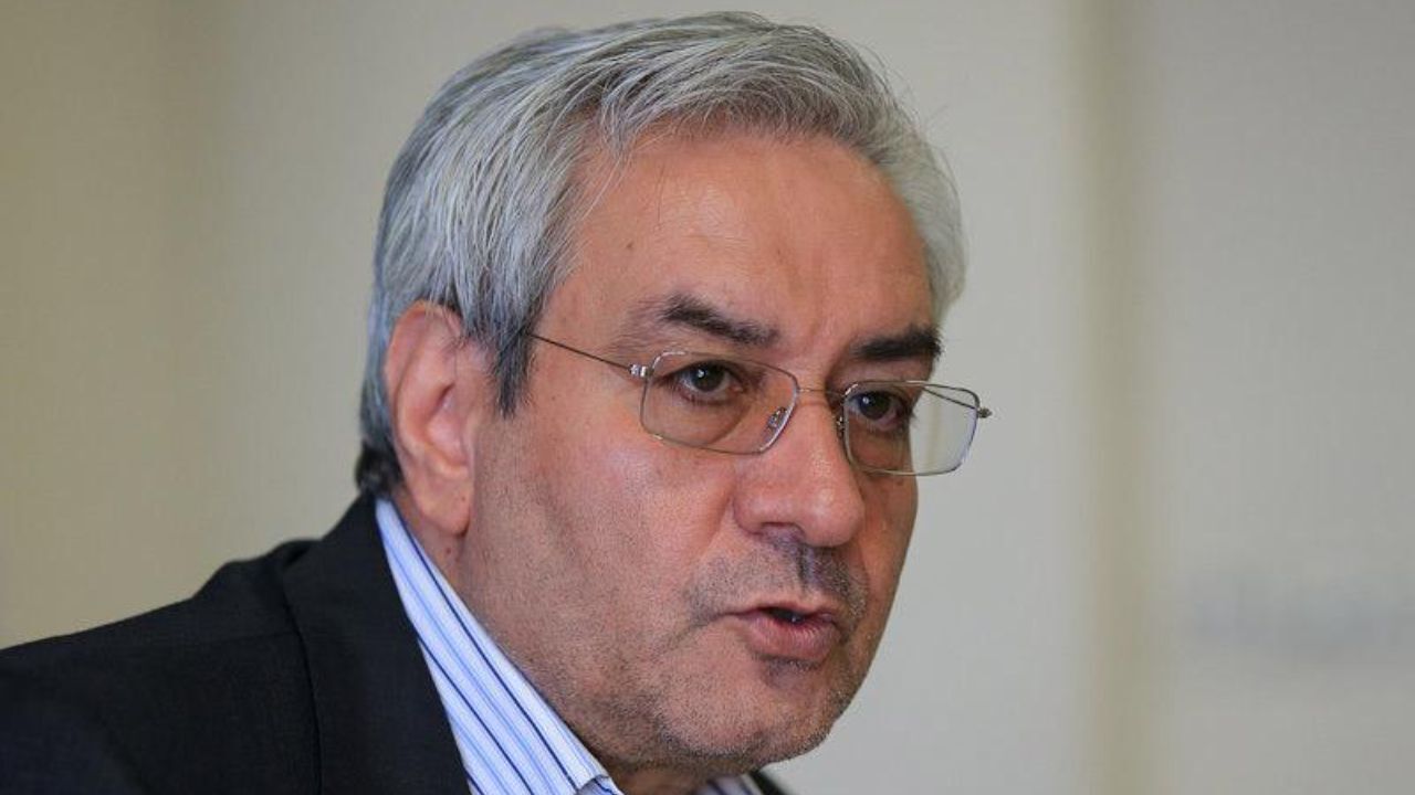 علم‌الهدی می‌گوید اسم زن‌تان را صدا نزنید، برخی هم غش‌غش می‌خندند و می‌پذیرند/ ادبیات دانشگاهی اصلاح‌طلبان برای توده مردم قابل فهم نیست