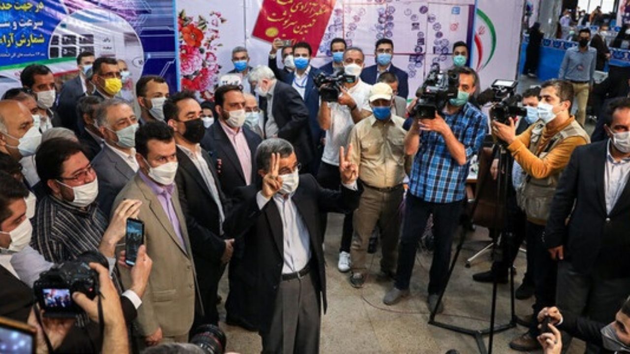 احمدی نژاد: اگر رد صلاحیت شوم، انتخابات را قبول ندارم و در آن شرکت نمی‌کنم/ در صورت ردصلاحیتم با تجمع مردمی یا خشونت هم مخالف هستم/ با توجه به شرایط کشور و اصرار مردم ثبت نام کردم