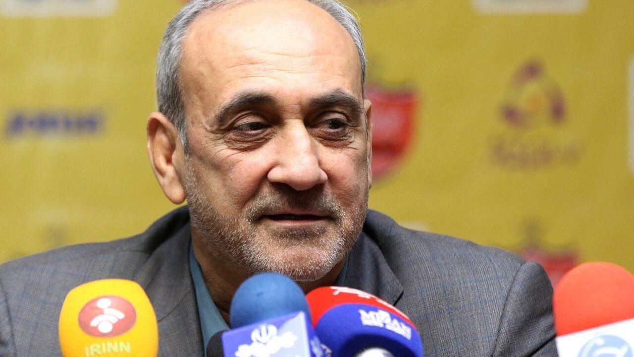 قبول ندارم که استقلال تیم ضعیفی است/ پرسپولیسی‌ها نباید کوچکترین حساسیتی به حواشی داشته باشند/ افرادی که زورشان به پرسپولیس نمی رسد، حاشیه درست کنند