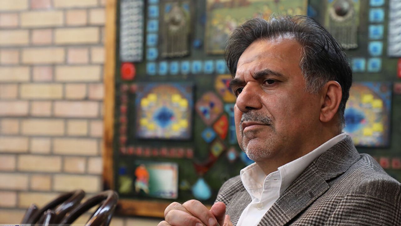 ملت در تله‌ فقر افتاده‌ است/ رئیس‌جمهور باید به حقوق شهروندان اعتراف کند
