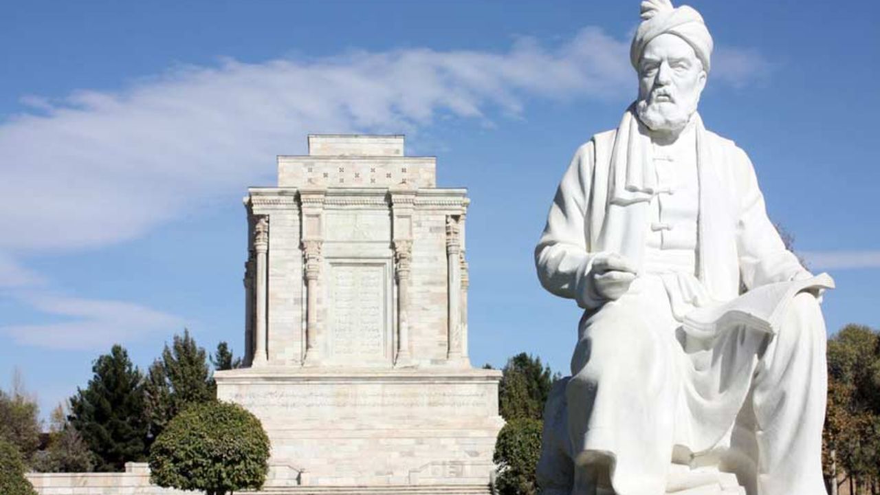 اظهارات عجیب یک مجری تن فردوسی را در گور لرزاند/ قدر زر زرگر شناسد، قدر گوهر گوهری