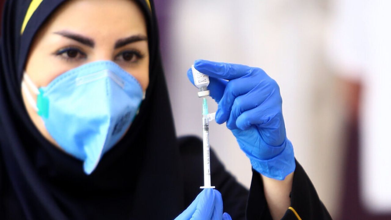 دوز اول واکسن کووایران برکت به 10 هزار داوطلب مرحله سوم تزریق شد