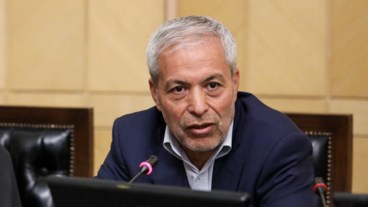 درخواست یک فعال سیاسی از کاندیداها برای طرح موضوعات اساسی