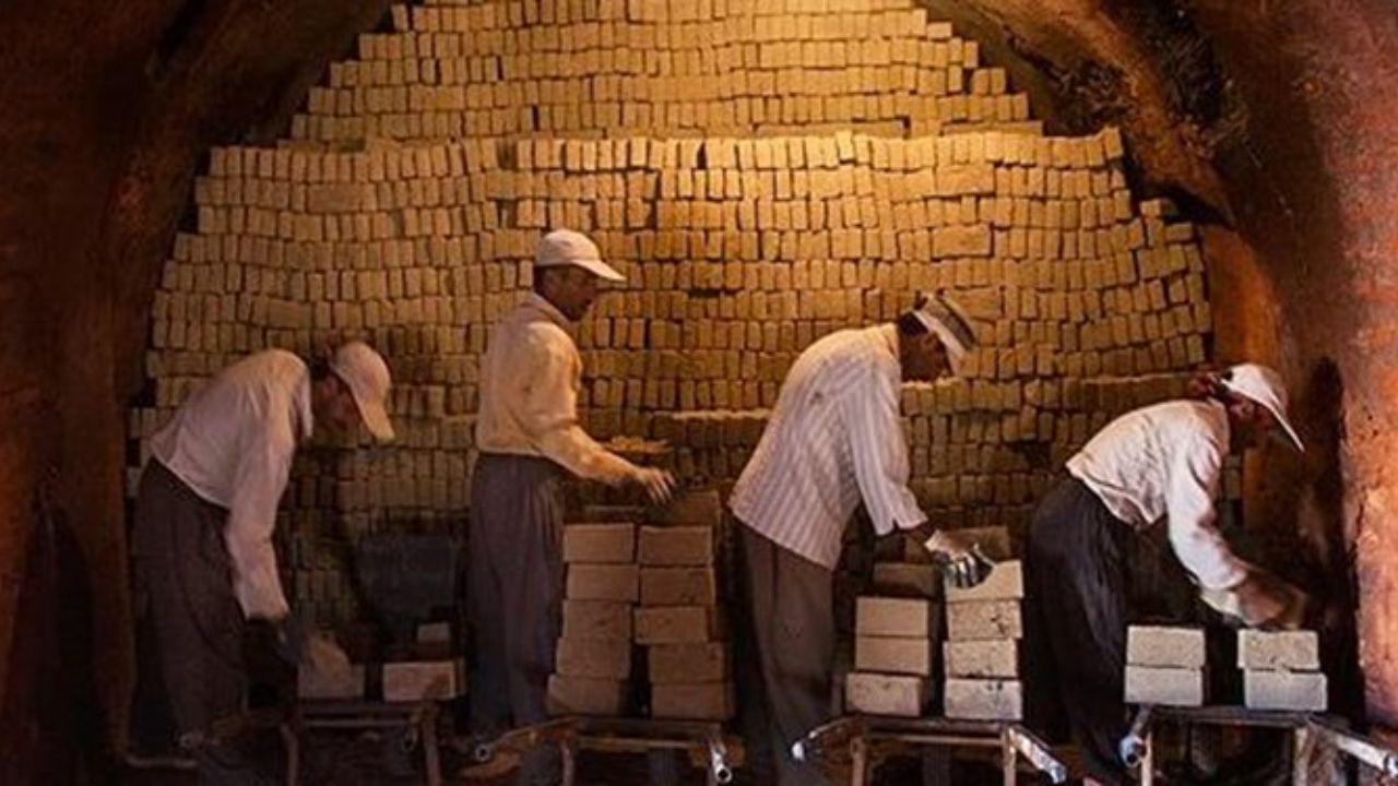 قیمت گاز تولیدکنندگان آجر 2.5 برابر شد/ بازار در رکود است/ رسانه‌ها در مورد وضعیت کارگران آجرپزی سیاه‌نمایی می‌کنند