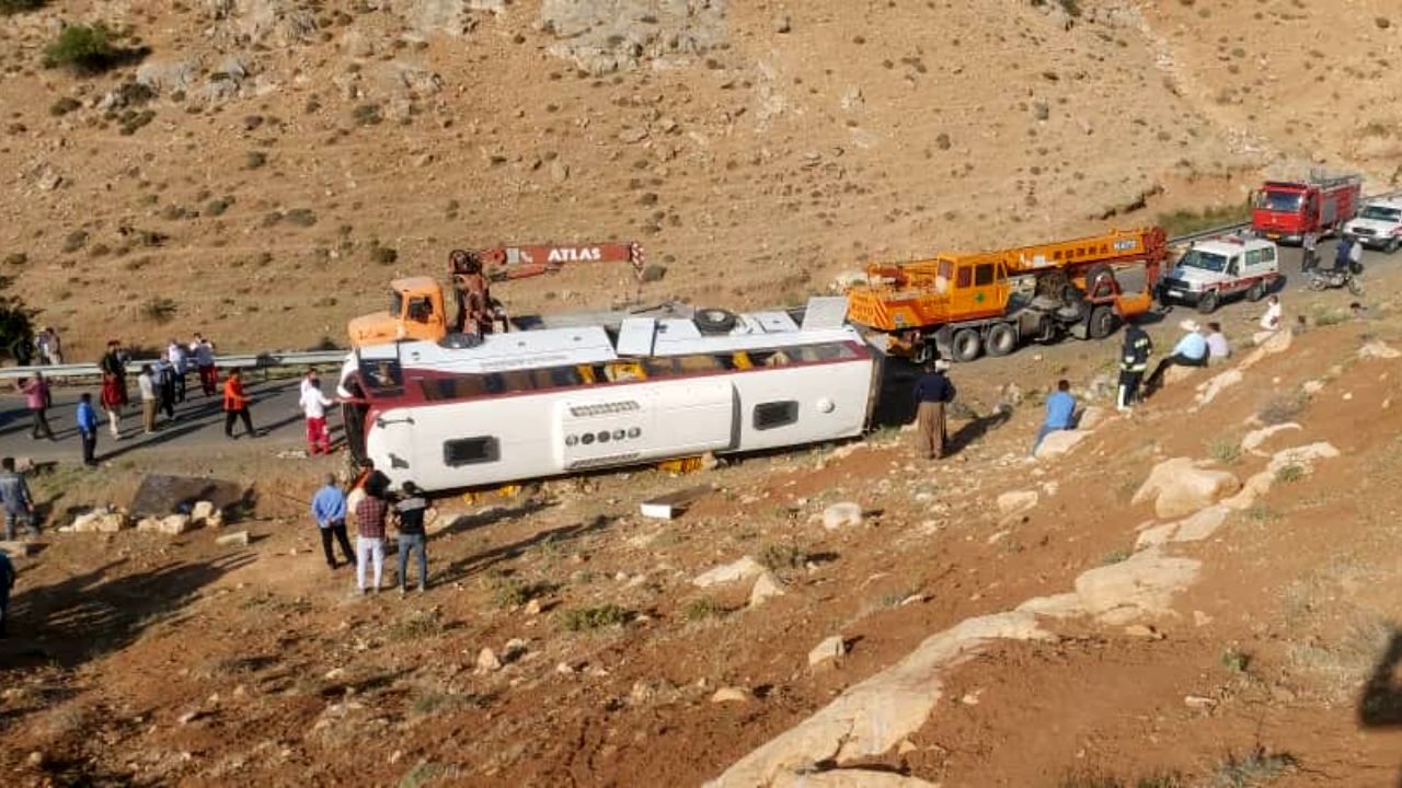 با مقصران واژگونی اتوبوس خبرنگاران برخورد جدی می‌شود
