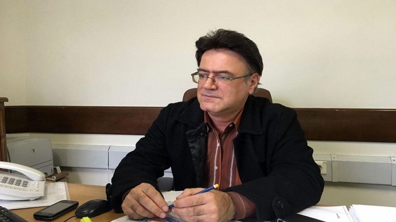 برخی دانسته اطلاعات غلط اقتصادی به دولت می‌دهند