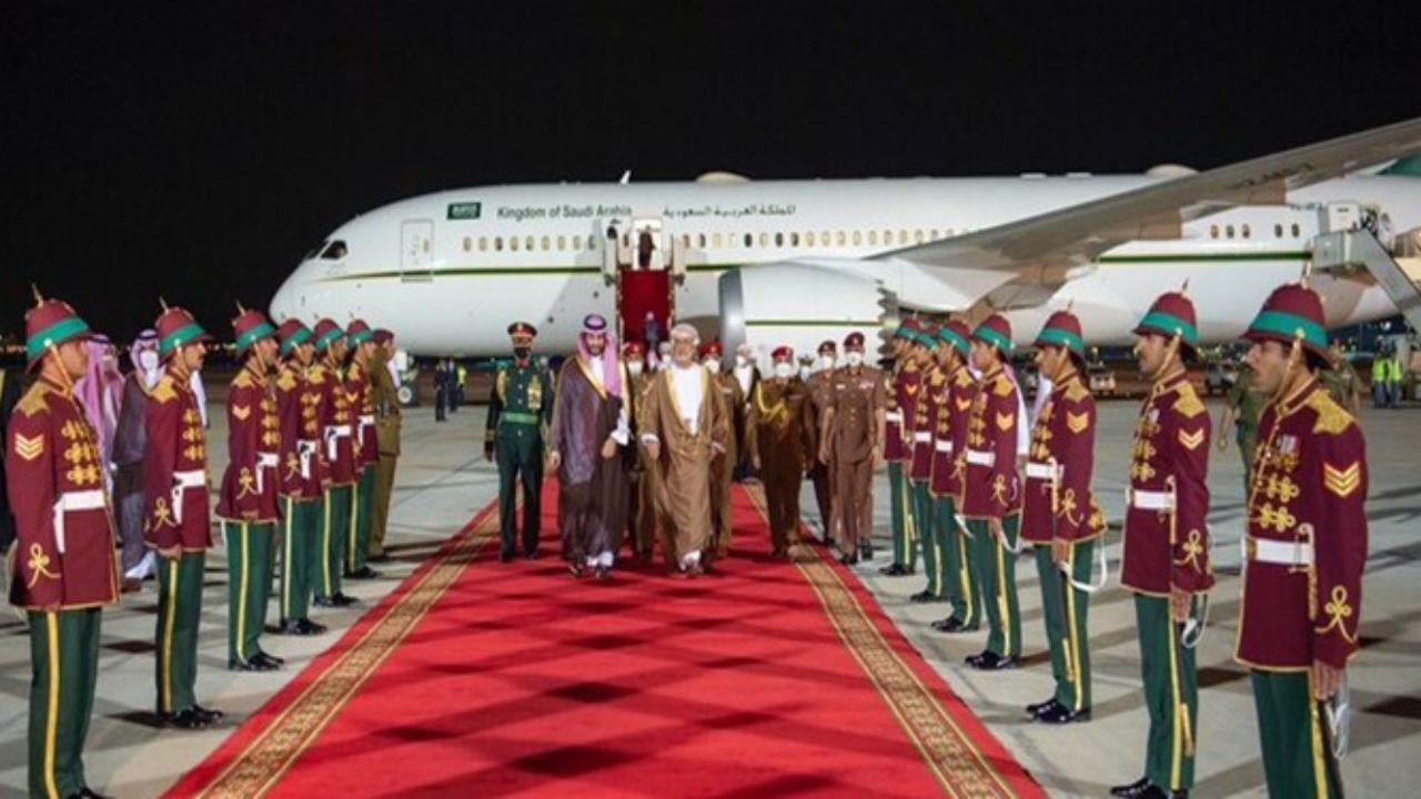 بن سلمان وارد امارات شد/ بیانیه مشترک ریاض و مسقط درباره مسائل منطقه