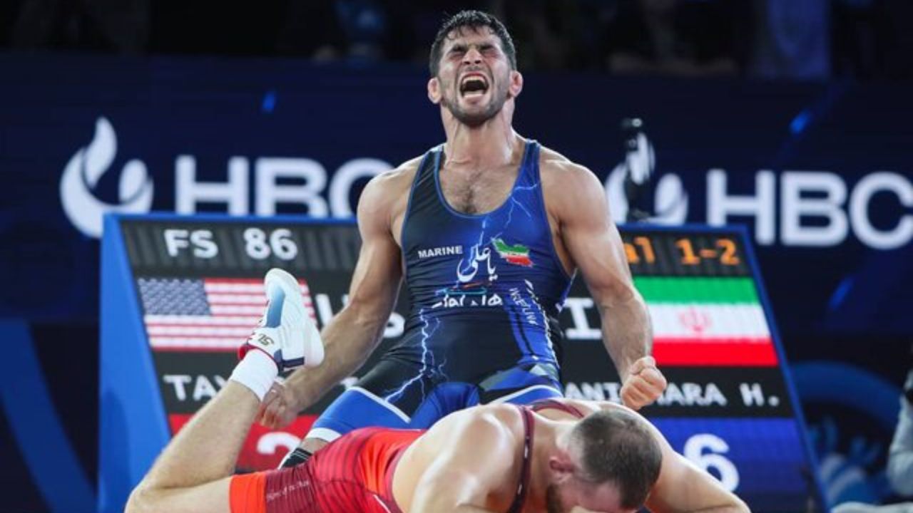 فینال لیگ کشتی ایران در حد قهرمانی جهان