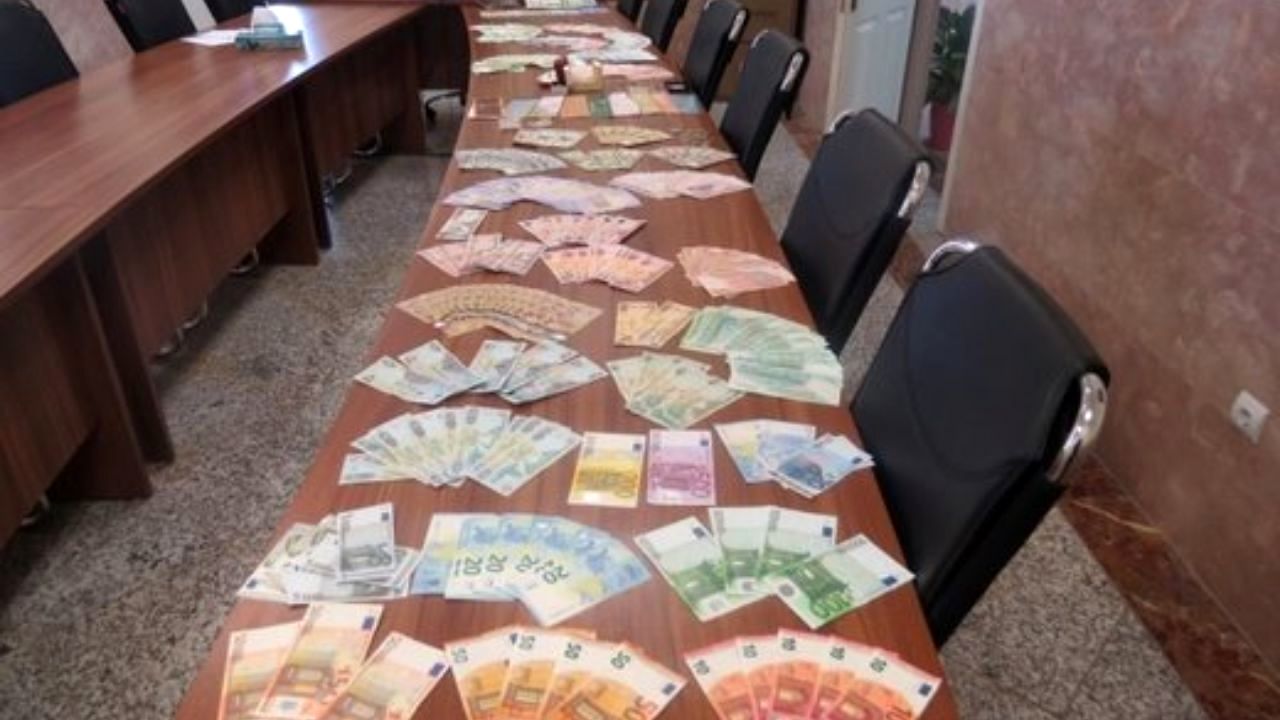 کشف 1100 میلیارد تومان کالا و ارز قاچاق در یک ماه گذشته/ توقیف 1390 خودروی "شوتی"