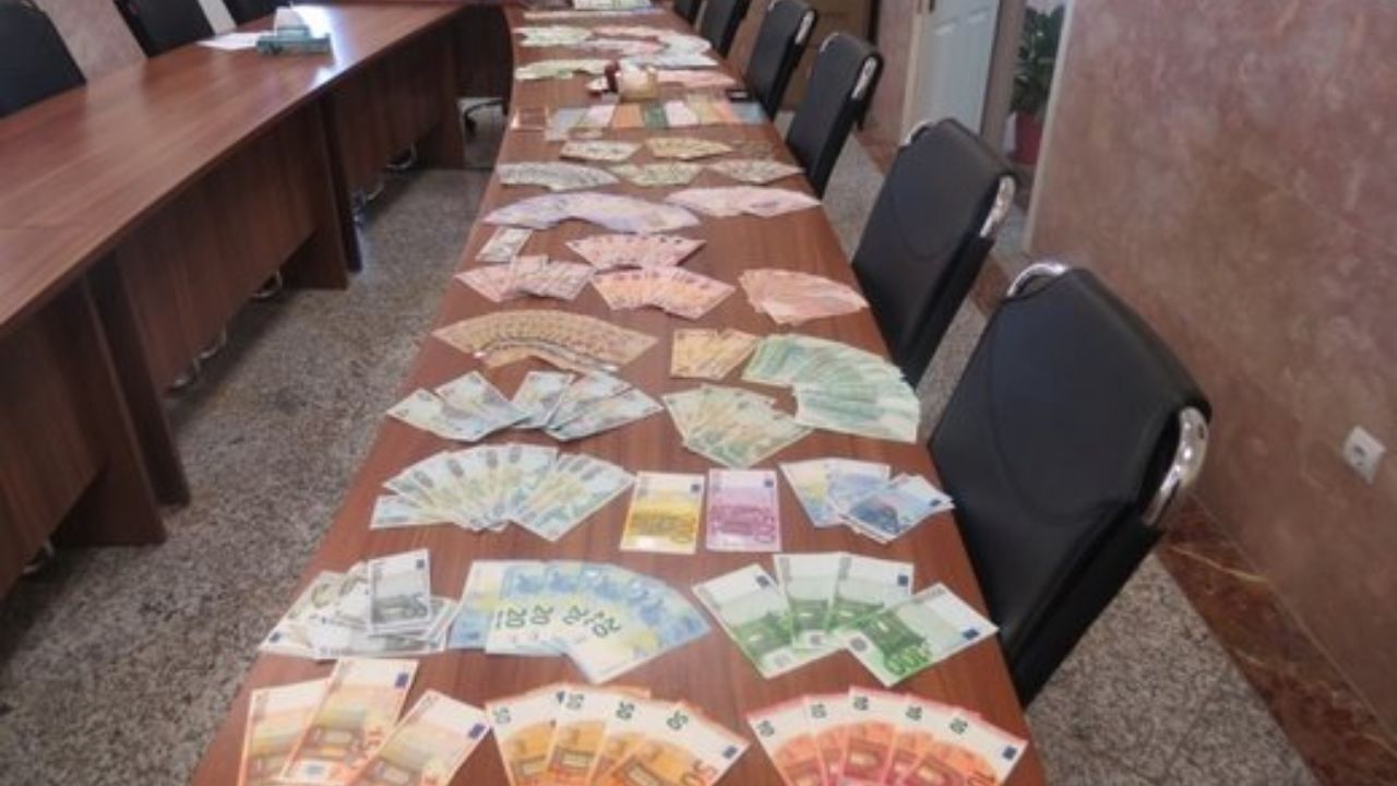 کشف 1100 میلیارد تومان کالا و ارز قاچاق در یک ماه گذشته/ توقیف 1390 خودروی "شوتی"