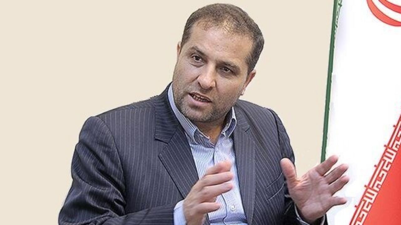 انتقاد یک نماینده از میزان افزایش حقوق / موافقان افزایش 10 درصدی یا حقوقشان بالاست یا از کف جامعه خبر ندارند
