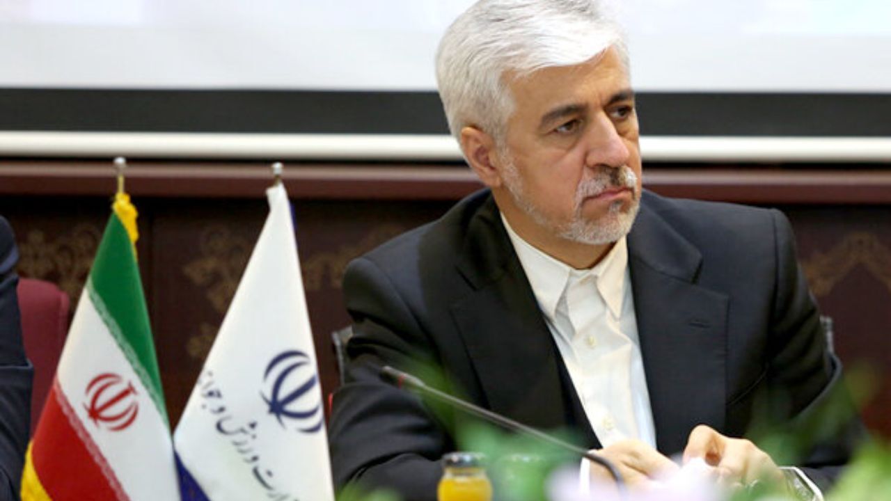 در حال بررسی حضور بانوان در ورزشگاه‌ها هستیم