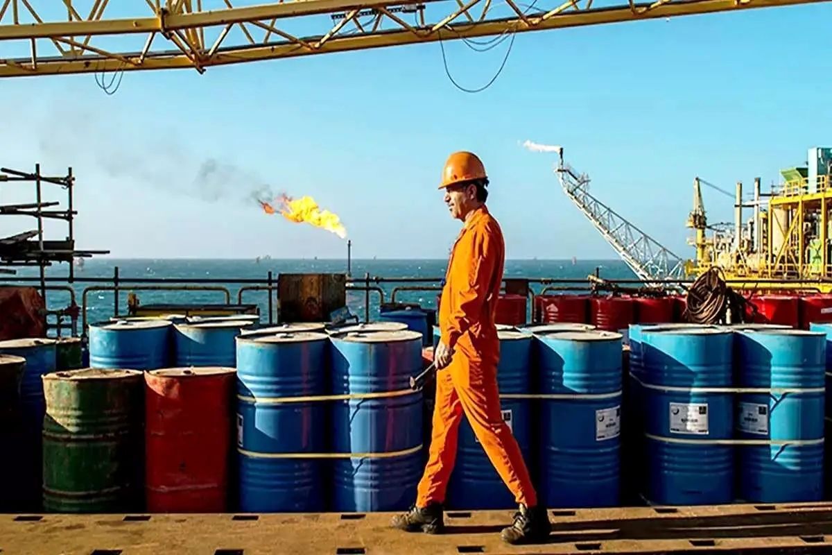 کاهش قیمت نفت/ بهای معاملات آتی نفت خام برنت با ۳۷ سنت کاهش، به ۷۹ دلار و ۸ سنت در هر بشکه رسید
