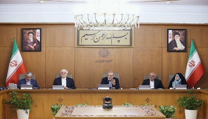 پزشکیان: بکارگیری مدیران باید بر اساس توانمندی‌ها فارغ از جنسیت و باور و قومیت باشد