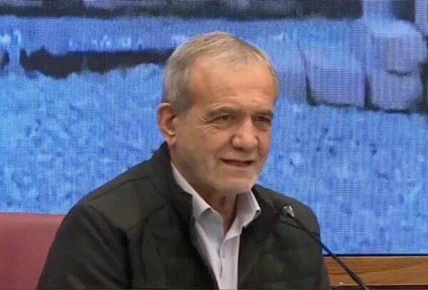 
پزشکیان: تقارن عید فطر و روز «جمهوری اسلامی» نوید دهنده فردای بهتر برای ایران است
