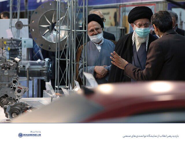 مقام معظم رهبری از نمایشگاه توانمندی‌های صنعتی بازدید کردند