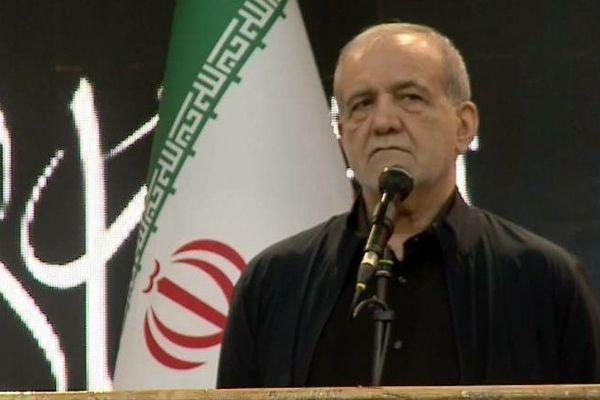 پزشکیان: امروز ایران را به عنوان یک قدرت منطقه می‌بینند؛ فکر می‌کردند کار نظام سه روزه تمام است و مثل سوریه یک شخصی از خودشان را سر کار می‌آورند، سپاهیان و ارتشیان ما با جان‌فشانی کارستان کردند/ رهبر انقلاب در پیامش به ما وحدت و انسجام را ابلاغ کرده