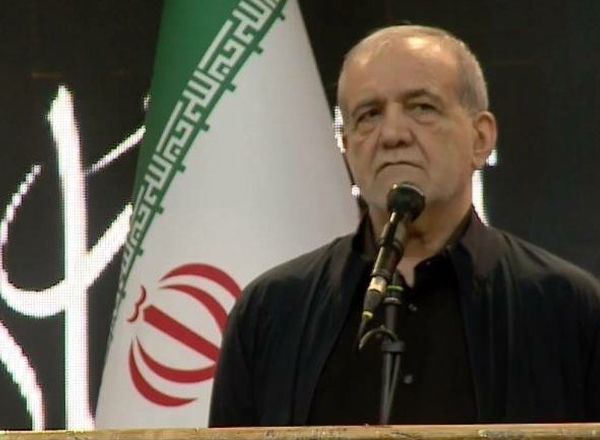پزشکیان: امروز ایران را به عنوان یک قدرت منطقه می‌بینند؛ فکر می‌کردند کار نظام سه روزه تمام است و مثل سوریه یک شخصی از خودشان را سر کار می‌آورند، سپاهیان و ارتشیان ما با جان‌فشانی کارستان کردند/ رهبر انقلاب در پیامش به ما وحدت و انسجام را ابلاغ کرده
